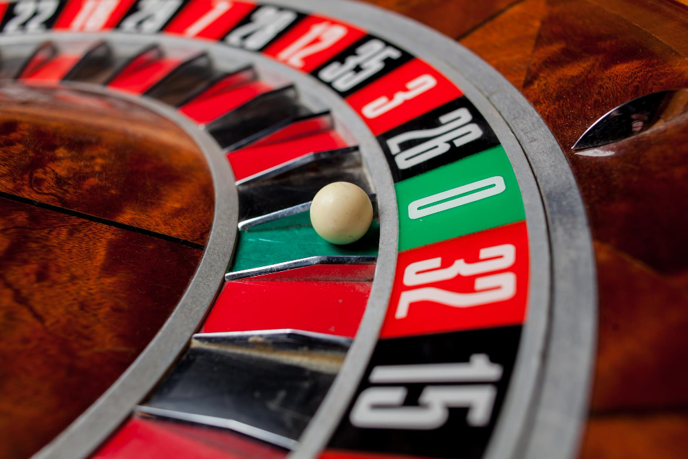 Ruleta europeană vs ruleta americană: Care este mai avantajoasă pentru jucători și de ce?